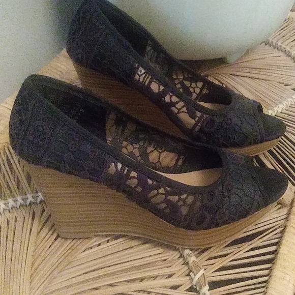 American Eagle Wedges - Picture 2 of 7